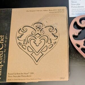 Pampered Chef Round-Up From The Heart Trivet 2006